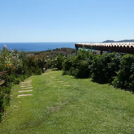 Comino Alto E Hétvégi ház Siniscola